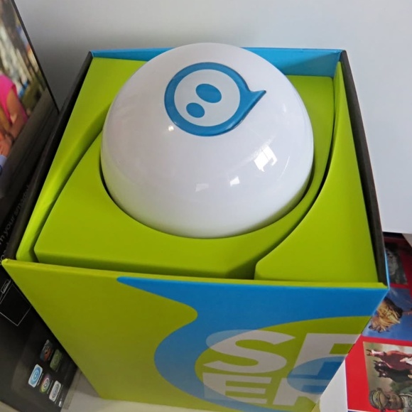 Sphero 2.0 - App-Enabled Robotic Ball - Robot Smart Toy Game System - Picture 2 of 6